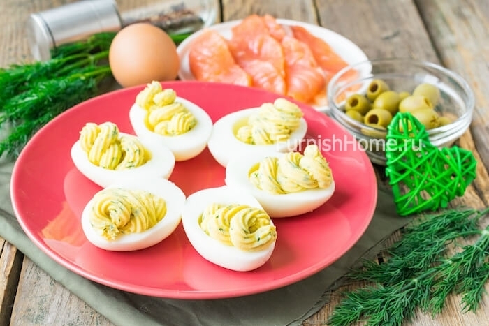 Фаршированные яйца со слабосоленой семгой