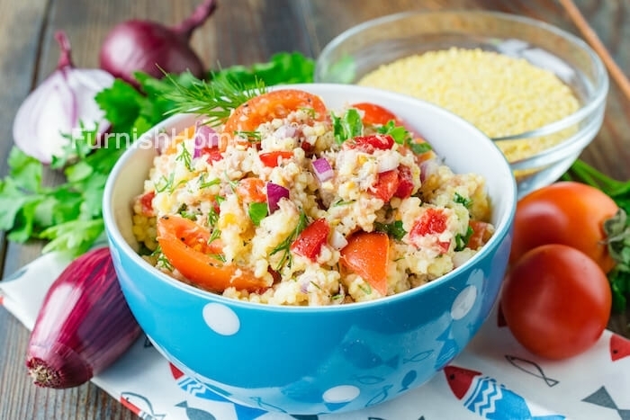 Салат с кускусом и консервированным тунцом