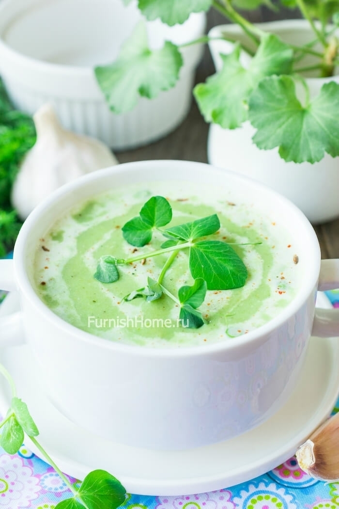 Суп-пюре с брокколи и зеленым горошком