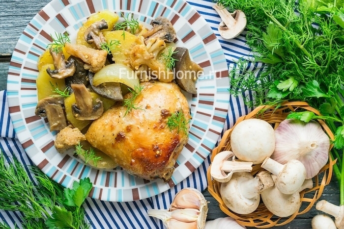 Куриные бедра в соевом маринаде с шампиньонами и овощами