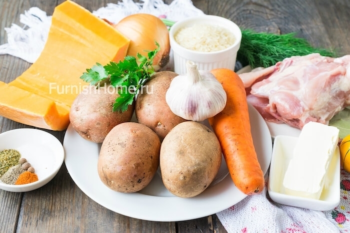 суп куриный с тыквой и рисом. 2953 1. суп куриный с тыквой и рисом фото. суп куриный с тыквой и рисом-2953 1. картинка суп куриный с тыквой и рисом. картинка 2953 1. Рецепт тыквенного супа-пюре с рисом является достаточно универсальным. Такое диетическое первое блюдо понравится своим оригинальным мягким вкусом и бархатистой консистенцией как взрослым, так и малышам. Куриный бульон и рисовая крупа делают суп более наваристым и питательным, а чеснок и свежая зелень придают блюду пикантный аромат. Готовый суп-пюре можно дополнить обжаренными тыквенными семечками, кунжутом, чесночными гренками, поджаренным беконом или вареным куриным филе.