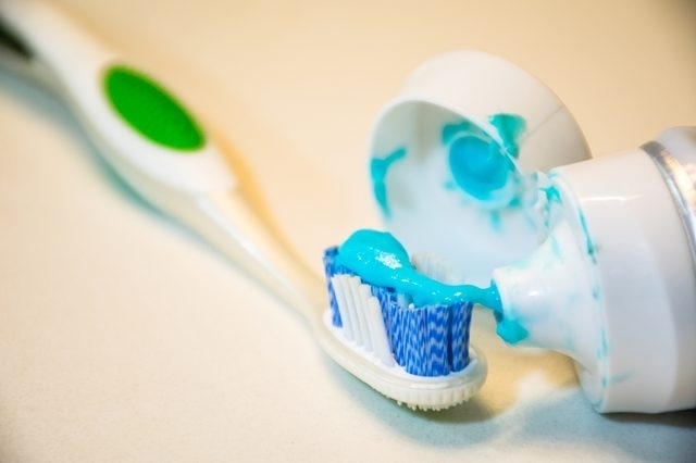 10 удивительных способов использования зубной пасты