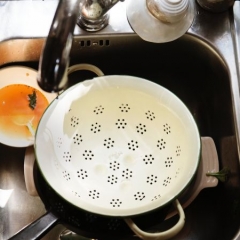 Как правильно мыть посуду в раковине