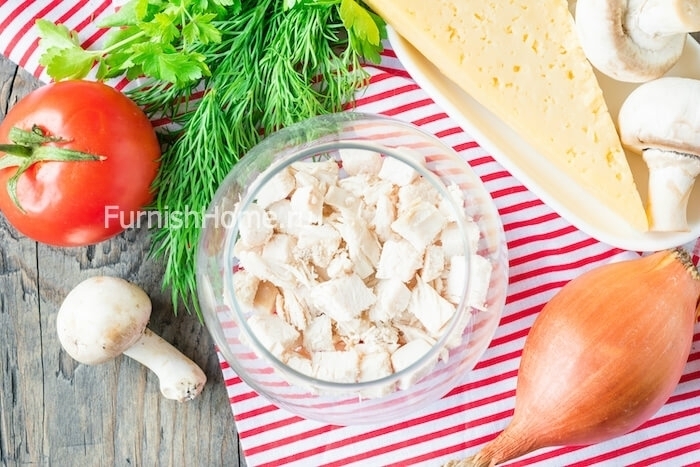 Салат с курицей и грибами «Красная шапочка»