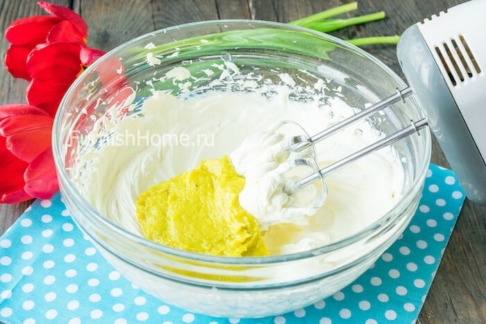 Шоколадный торт с банановым кремом и грецкими орехами