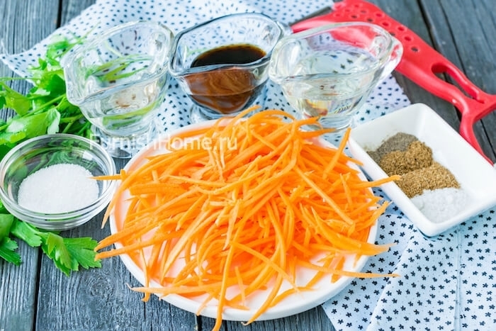 Чесночные стрелки с морковью по-корейски