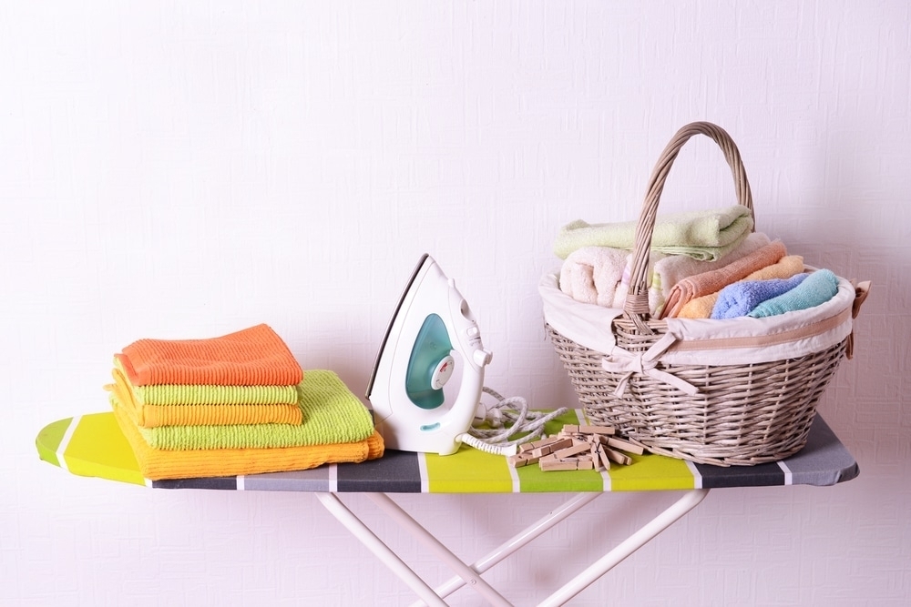 Как правильно гладить любые вещи: инструкция от домохозяйки