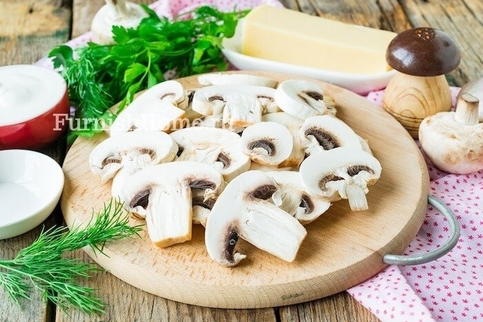 Кабачки с шампиньонами запеченные под сметанным соусом