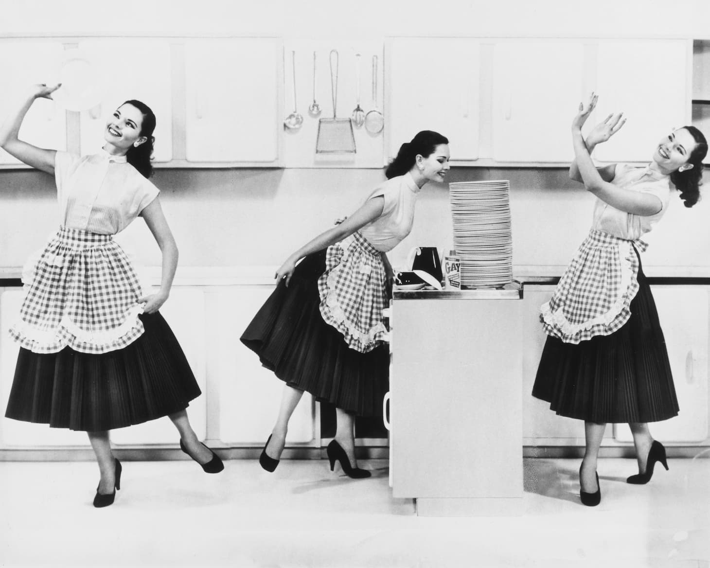 Как американские домохозяйки занимались уборкой дома в 1950-х годах