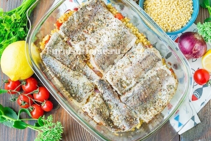Хек запеченный на подушке из кускуса с овощами