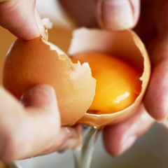 Мы наконец-то знаем, как лучше разбить яйцо