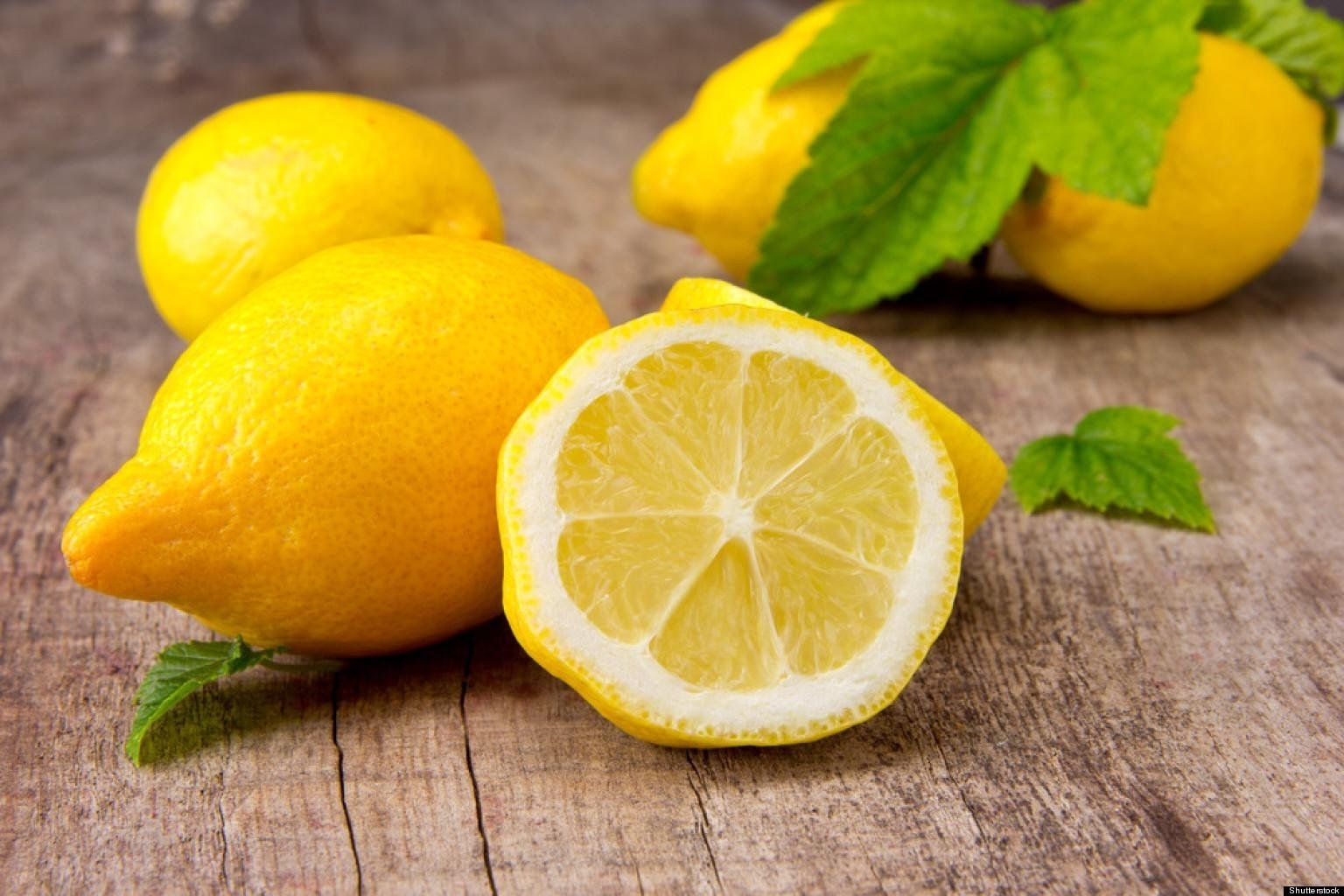 Почему нужно добавлять лимонный сок в стиральную машину