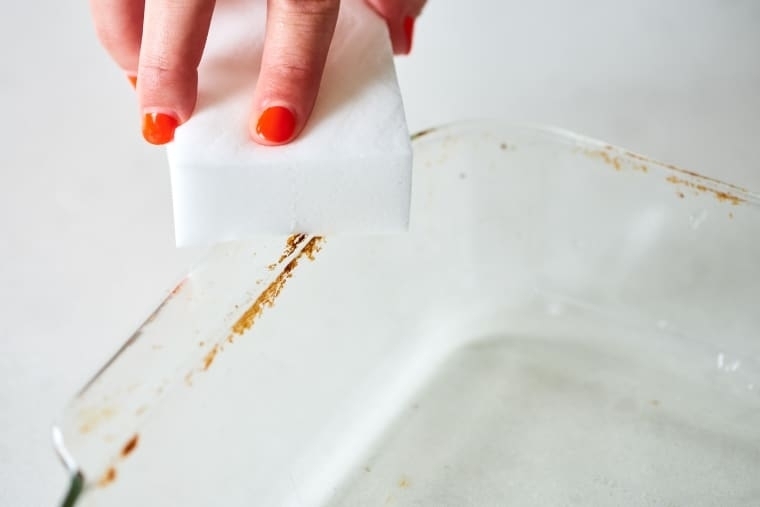 Как удалить пригоревшие пятна со стеклянной посуды за 1 минуту