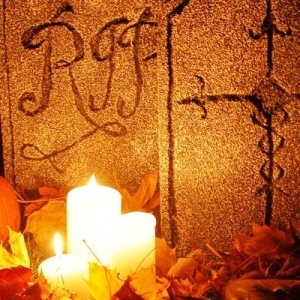 Надгробная плита на Хэллоуин