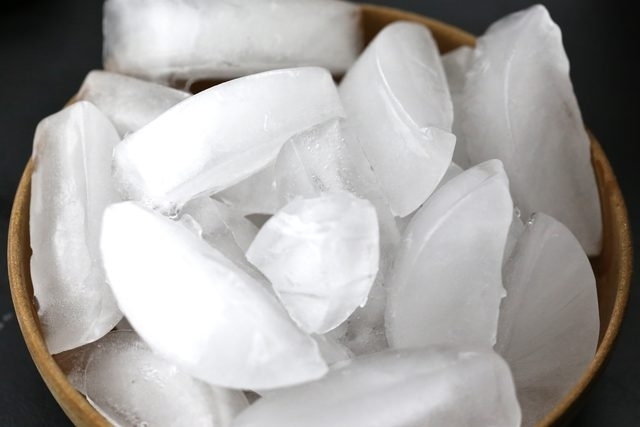 10 полезных способов использовать кубики льда не по назначению