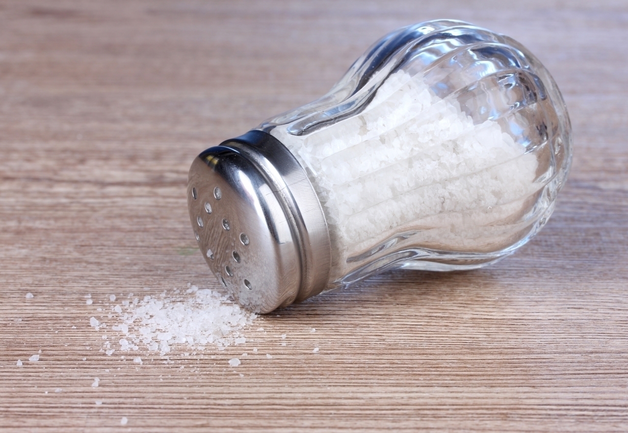 Почему нельзя давать соль в долг?