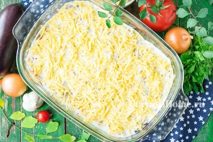 Запеканка из макарон с баклажанами и твердым сыром