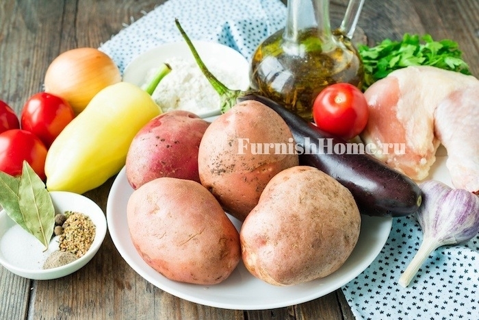 суп с баклажанами и курицей и картошкой. 3360 1. суп с баклажанами и курицей и картошкой фото. суп с баклажанами и курицей и картошкой-3360 1. картинка суп с баклажанами и курицей и картошкой. картинка 3360 1. Куриное мясо поместить в кастрюлю, залить 1-1,2 литрами воды, поставить на огонь. После закипания уменьшить огонь, пену убрать, воду посолить и варить мясо минут 20-25.