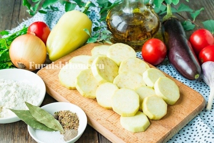 суп с баклажанами и курицей и картошкой. 3360 9. суп с баклажанами и курицей и картошкой фото. суп с баклажанами и курицей и картошкой-3360 9. картинка суп с баклажанами и курицей и картошкой. картинка 3360 9. Куриное мясо поместить в кастрюлю, залить 1-1,2 литрами воды, поставить на огонь. После закипания уменьшить огонь, пену убрать, воду посолить и варить мясо минут 20-25.