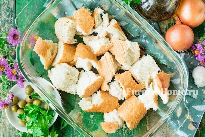 курица под хлебом рецепт. 3374 6. курица под хлебом рецепт фото. курица под хлебом рецепт-3374 6. картинка курица под хлебом рецепт. картинка 3374 6. Хочу поделиться замечательным рецептом приготовления куриного мяса. Курица, запечённая на хлебе, получается очень вкусной и нежной. А хлебушек, пропитанный жирком и ароматом куриного мяса, просто восхитителен. Мариновать курицу лучше с большим количеством репчатого лука. Лучок во время приготовления и запекания становится очень вкусным и его можно смело подавать вместе с курицей и хлебом. Уверена, это блюдо не оставит Вас равнодушным.
