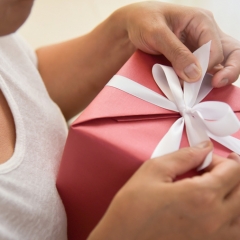 Как сделать идеальный бант на подарок