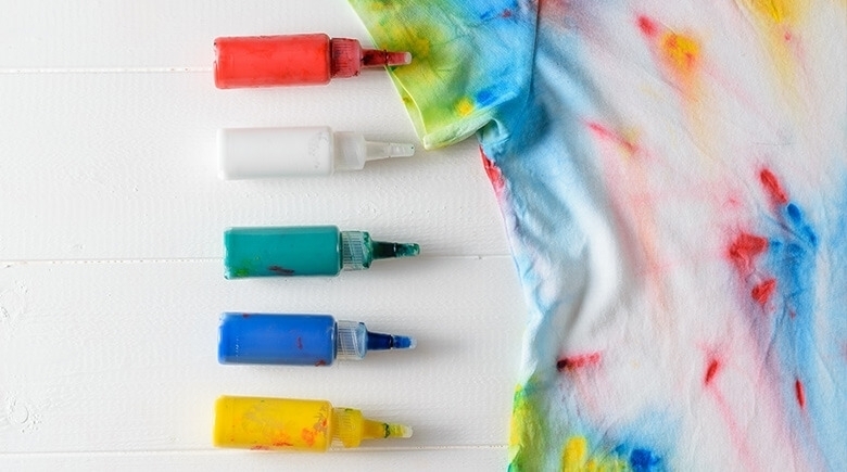 Как выбрать краску для ткани и правильно покрасить одежду
