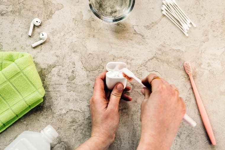 Как очистить наушники AirPods Pro Как очистить наушники AirPods Pro