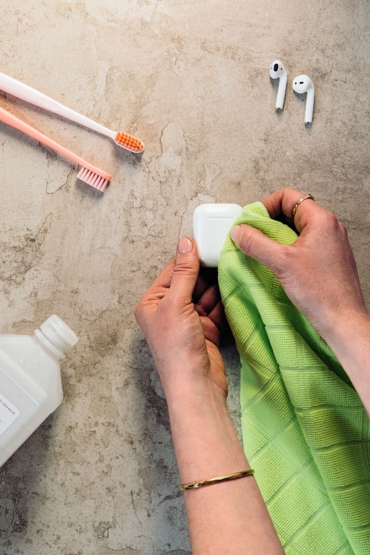 Как очистить зарядное устройство AirPods Как очистить зарядное устройство AirPods