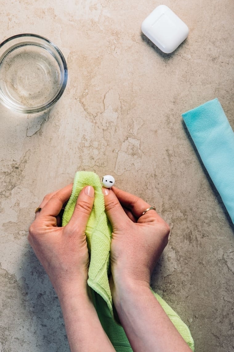 Как очистить наушники AirPods Как очистить наушники AirPods