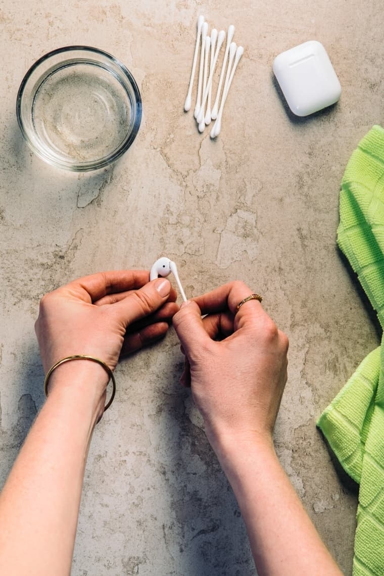 Как очистить наушники AirPods Как очистить наушники AirPods