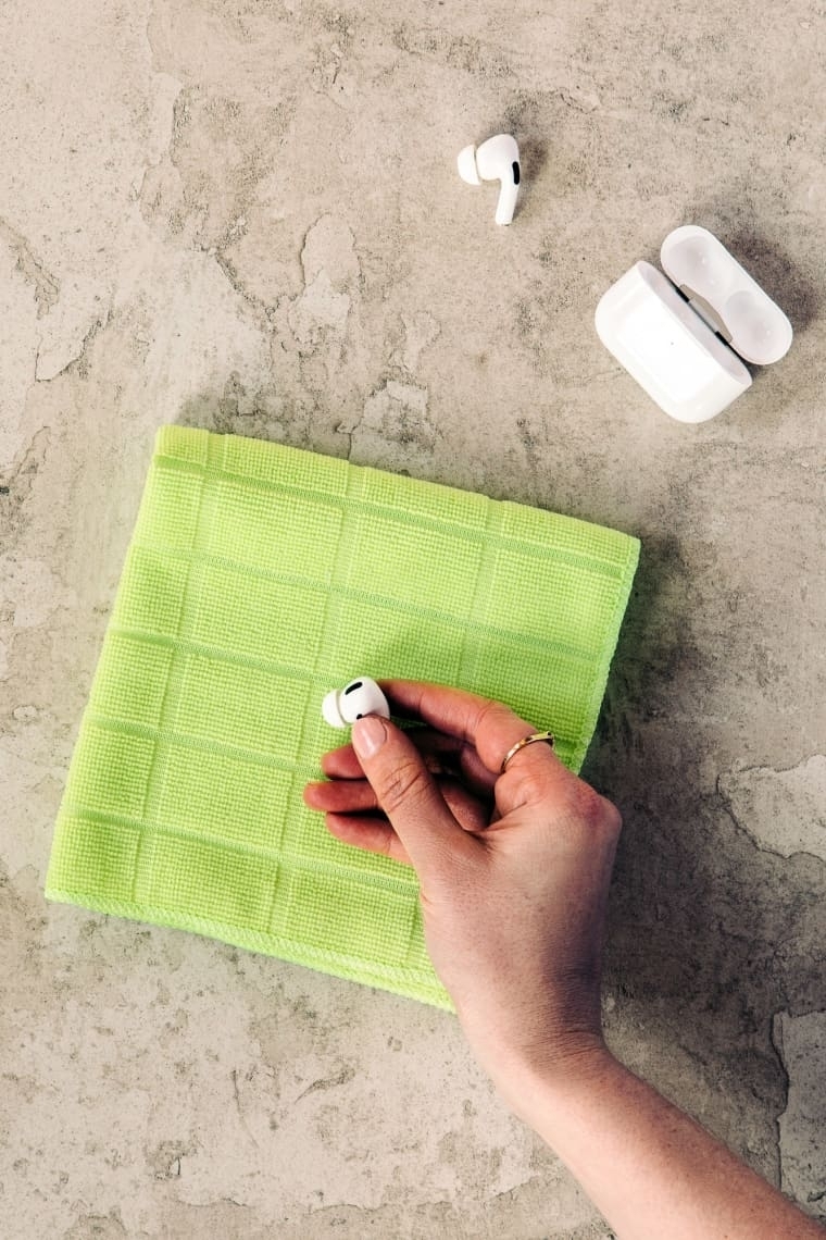 Как очистить наушники AirPods Pro Как очистить наушники AirPods Pro