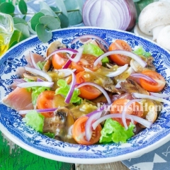 Салат с семгой, грибами и помидорами черри