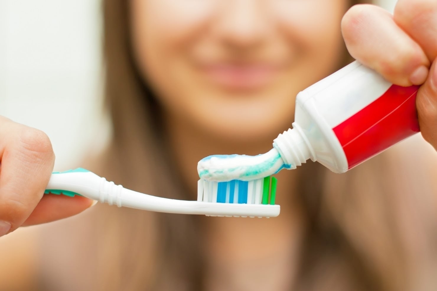 Как затолкать зубную пасту обратно в тюбик?