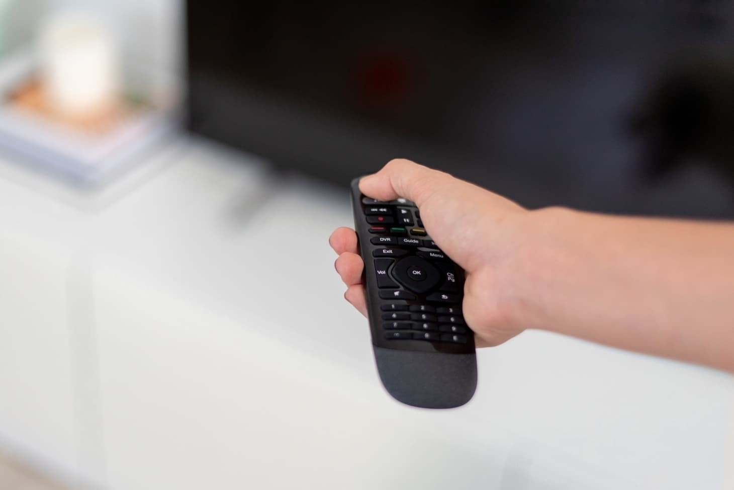 Как чистить экран телевизора: пошаговая инструкция для повседневной и тщательной уборки