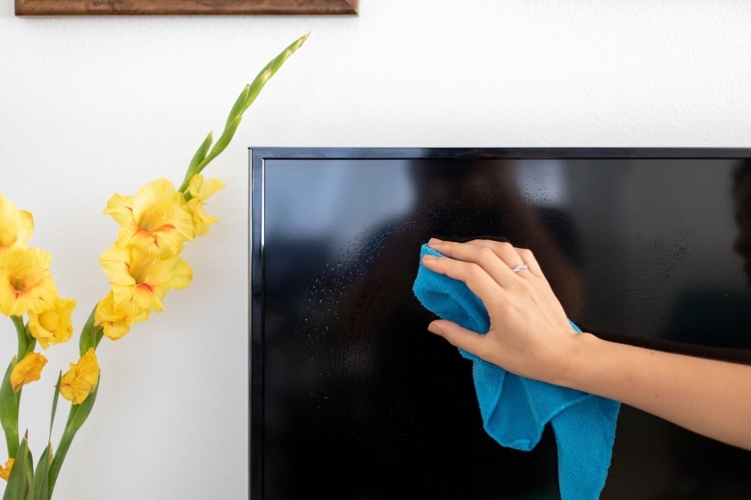 Как очистить экран телевизора уксусом