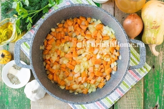 Тыквенно-морковный суп с куриными фрикадельками