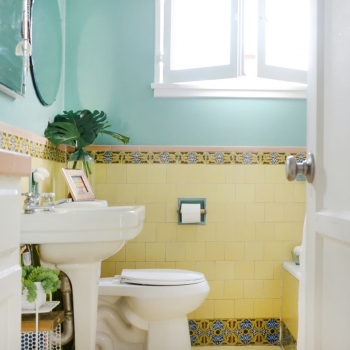 Простая привычка при походе в ванную защитит от распространения коронавируса