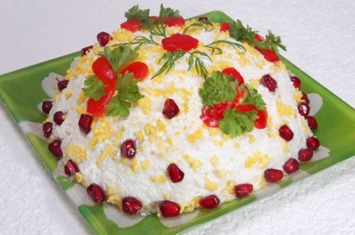 Изысканный новогодний салат «Рябина на снегу»