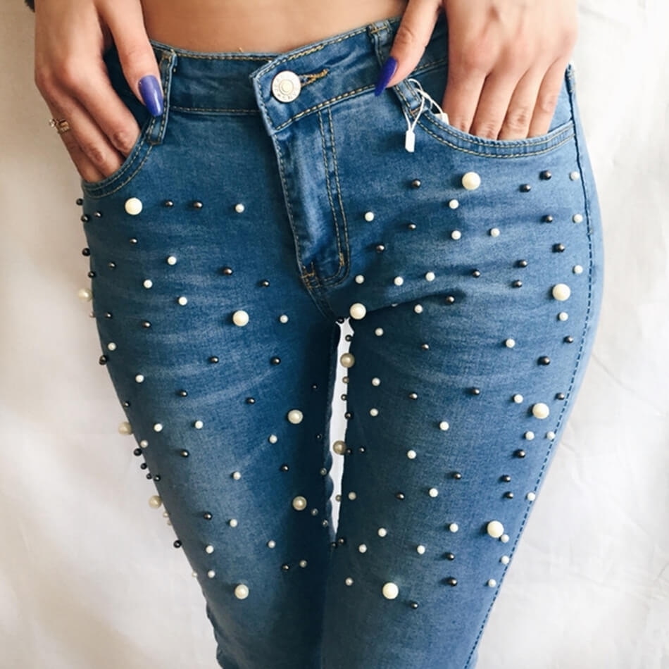 Выбираем стильные узоры на джинсах: тренды в одежде 2020