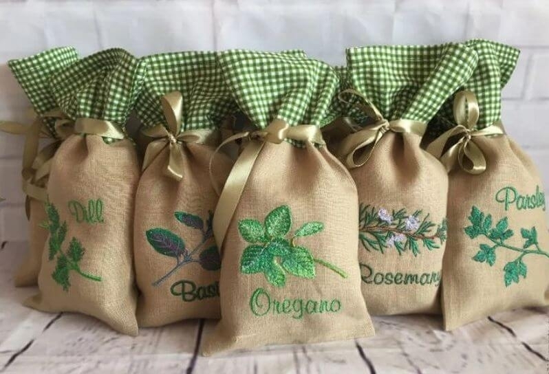 Расставляем пряности: идеи для хранения специй на кухне 