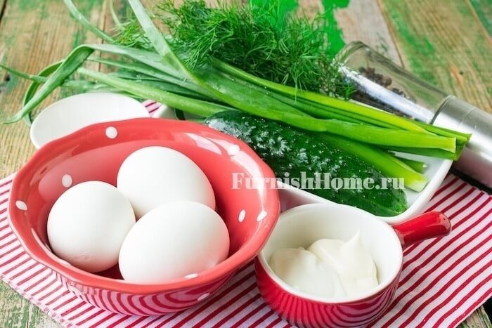 Салат с зеленым луком и яйцом
