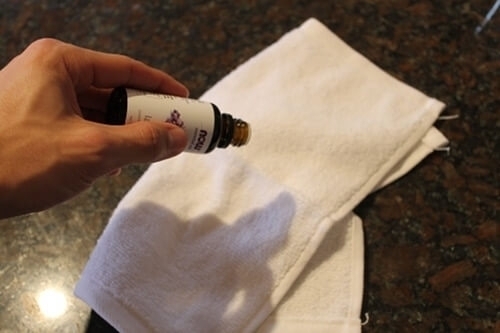 Горячее полотенце: способы сделать, применение в быту