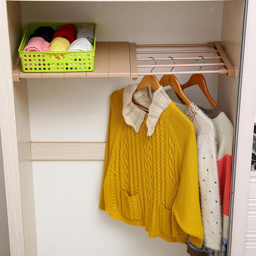 Как навести порядок в гардеробной: полезные идеи, которые сэкономят вам место