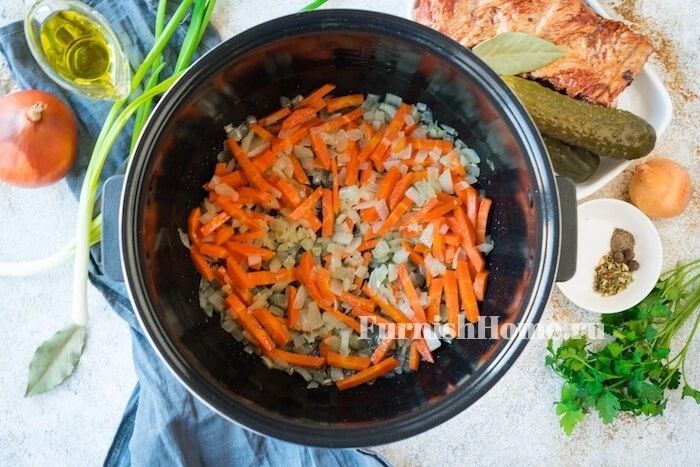 Картошка с копчеными ребрышками в мультиварке