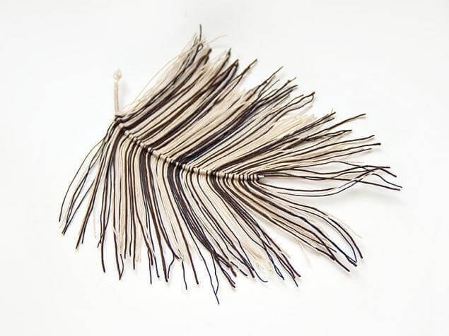 Оригинальные украшения: перья из остатков джинсовой ткани. Пошаговый мастер-класс с фото