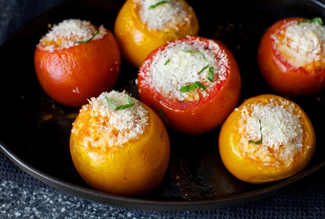 Фаршированные рисом помидоры Фаршированные рисом помидоры
