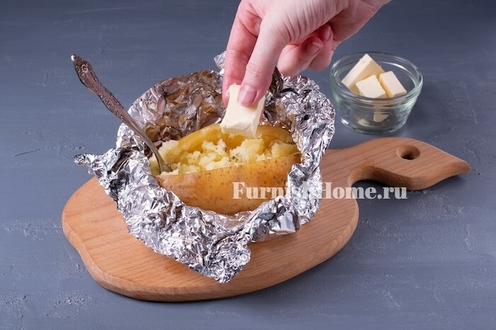 Картофель запеченный с сырной начинкой