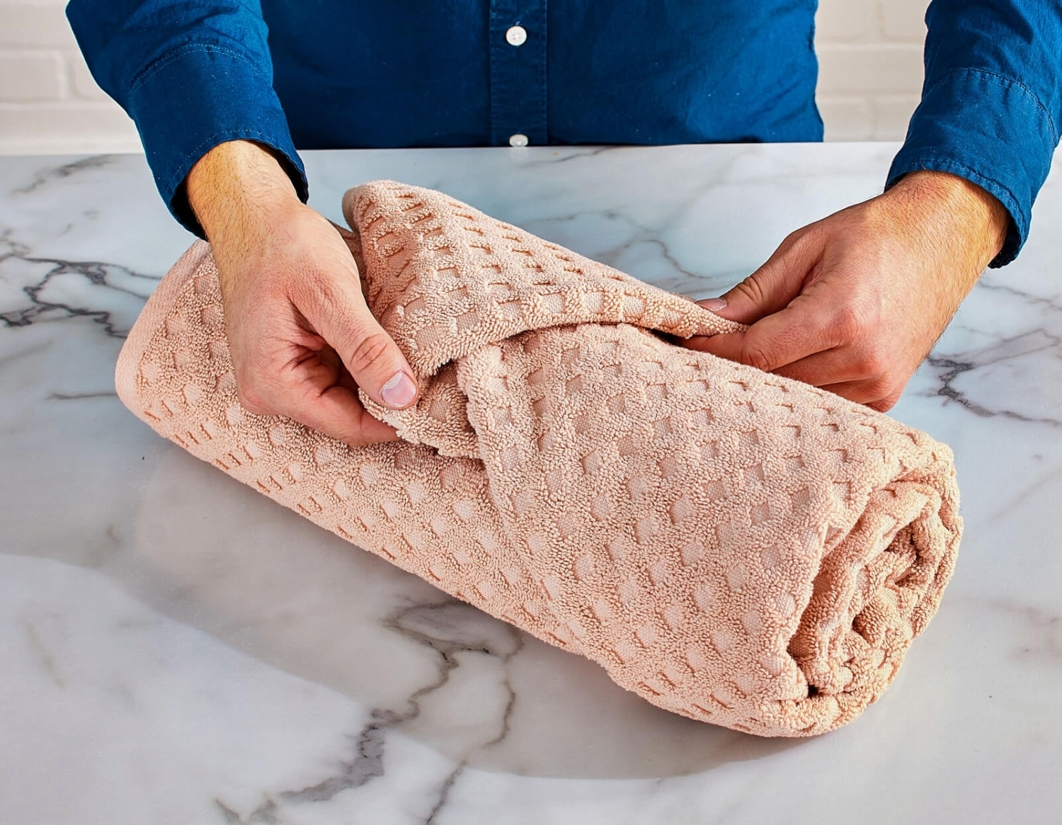 Как складывать полотенца: правильный и красивый способ их хранения