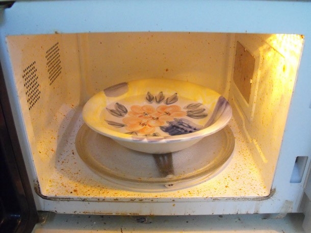 Как очистить микроволновую печь за 5 минут?