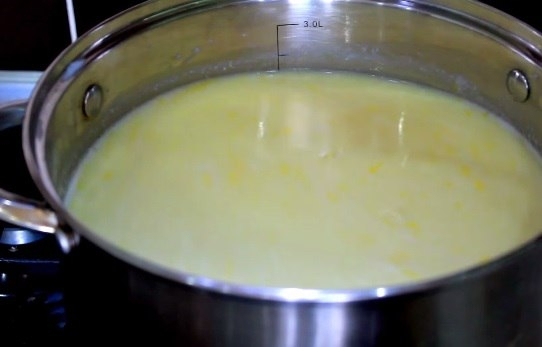 Домашний твердый сыр с петрушкой и чесноком